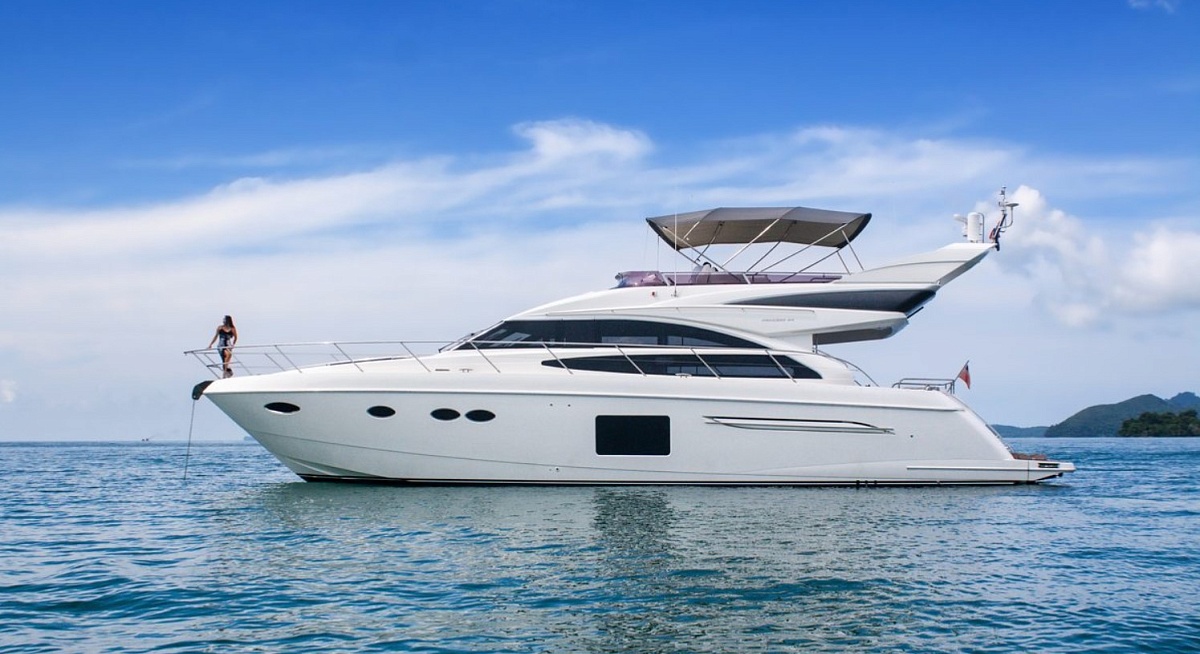 Аренда моторной яхты Princess 64 на Пхукете